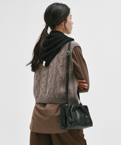 YURT（ユルト）の「CASHMERE  WOOL ARAN VEST_3color（ニット/セーター・レディース・ダークブラウン/ライトグレー/ブラウン・FREE）」の10枚目の写真