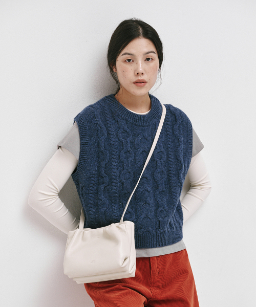 YURT（ユルト）の「CASHMERE  WOOL ARAN VEST_3color（ニット/セーター・レディース・ダークブラウン/ライトグレー/ブラウン・FREE）」の15枚目の写真