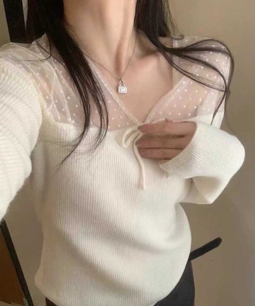 Sibra(シブラ)の「ドットチュール切替 リボンデザイン リブニットトップス(Tシャツ/カットソー・レディース・ホワイト/ブラック/アイボリー/グレー・M)」の2枚目の写真