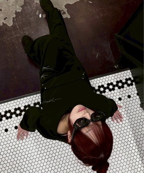 Chikashitsu +(チカシツプラス)の「【Chikashitsu +】studs design overfit sweat pants / 【チカシツプラス】スタッズオーバーサイズスウェットパンツ(スウェットパンツ・メンズ・ブラック/グレー・ONE SIZE)」の21枚目の写真