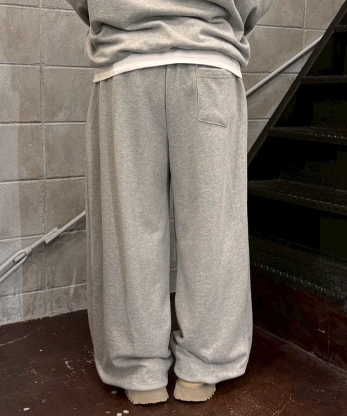 Chikashitsu +(チカシツプラス)の「【Chikashitsu +】studs design overfit sweat pants / 【チカシツプラス】スタッズオーバーサイズスウェットパンツ(スウェットパンツ・メンズ・ブラック/グレー・ONE SIZE)」の19枚目の写真