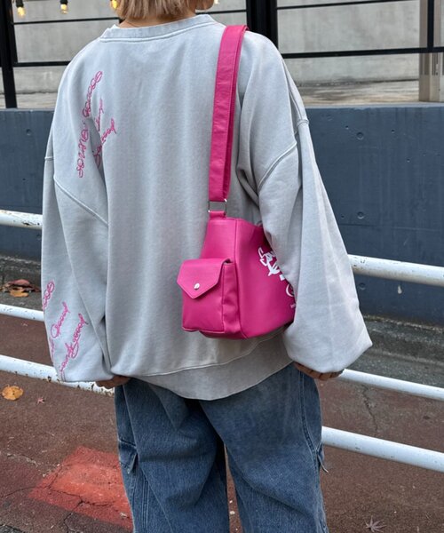 SOUNDSGOOOOD(サウンズグッド)の「【SOUNDS GOOOOD】レザーハーフムーンバッグ(ショルダーバッグ・レディース・ブラック/ピンク・ONE SIZE)」の6枚目の写真