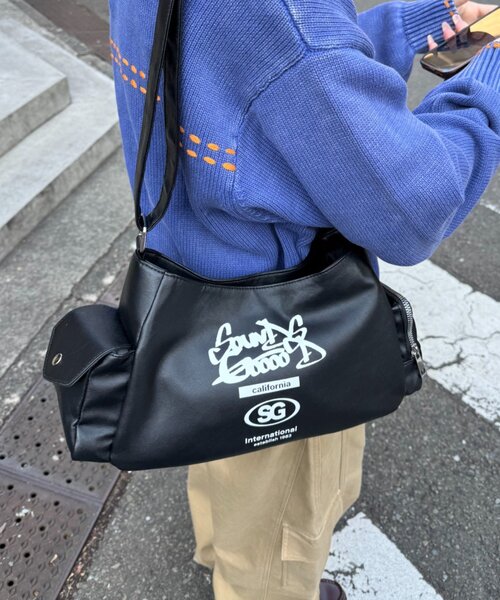 SOUNDSGOOOOD(サウンズグッド)の「【SOUNDS GOOOOD】レザーハーフムーンバッグ(ショルダーバッグ・レディース・ブラック/ピンク・ONE SIZE)」の10枚目の写真