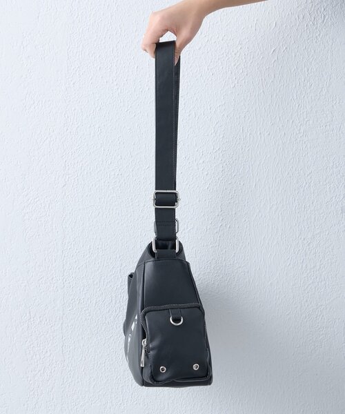 SOUNDSGOOOOD(サウンズグッド)の「【SOUNDS GOOOOD】レザーハーフムーンバッグ(ショルダーバッグ・レディース・ブラック/ピンク・ONE SIZE)」の13枚目の写真