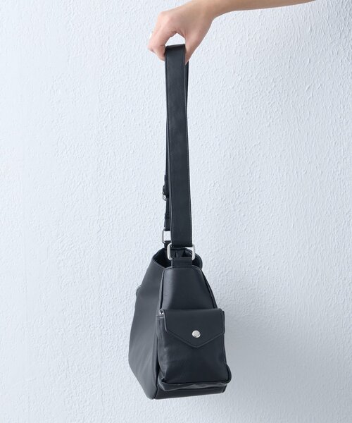 SOUNDSGOOOOD(サウンズグッド)の「【SOUNDS GOOOOD】レザーハーフムーンバッグ(ショルダーバッグ・レディース・ブラック/ピンク・ONE SIZE)」の14枚目の写真