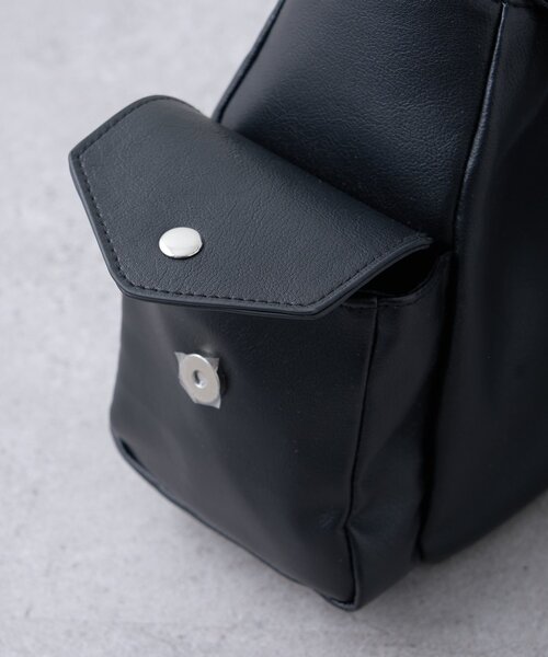 SOUNDSGOOOOD(サウンズグッド)の「【SOUNDS GOOOOD】レザーハーフムーンバッグ(ショルダーバッグ・レディース・ブラック/ピンク・ONE SIZE)」の17枚目の写真