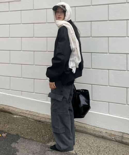 INTEMPOMOOD(インテンポムード)の「ボタンポケットカーゴパンツ_チャコール(その他パンツ・レディース・チャコール・MEDIUM/LARGE/X-LARGE)」の3枚目の写真