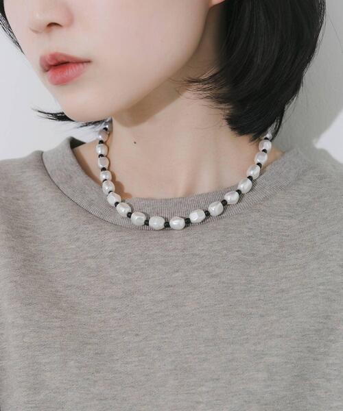 SMELLY(スメリー)の「ステンレスパールビーズネックレス(ネックレス・レディース・ホワイト系その他・-)」の2枚目の写真