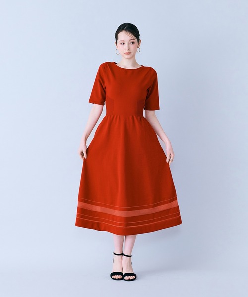 Audie a Muses(オーディアミューズ)の「美シルエットニットワンピース(ワンピース・レディース・ブラック/レッド・38/42)」の13枚目の写真