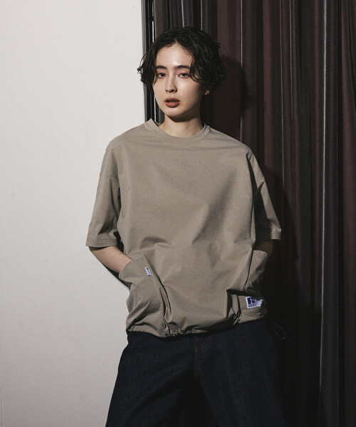 Russell Athletic(ラッセルアスレティック)の「限定展開 RUSSELL ATHLETIC×FREAK'S STORE ラッセル アスレチック 別注 ビッグシルエット ヘムコード サイドポケット Tシャツ(Tシャツ/カットソー・メンズ・ホワイト/ブラック/グレイッシュベージュ/スミクロ・LARGE/MEDIUM/SMALL)」の19枚目の写真