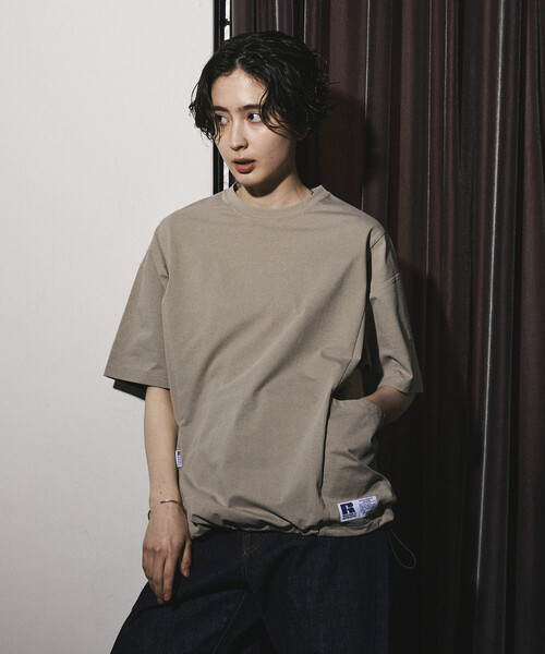 Russell Athletic(ラッセルアスレティック)の「限定展開 RUSSELL ATHLETIC×FREAK'S STORE ラッセル アスレチック 別注 ビッグシルエット ヘムコード サイドポケット Tシャツ(Tシャツ/カットソー・メンズ・ホワイト/ブラック/グレイッシュベージュ/スミクロ・LARGE/MEDIUM/SMALL)」の22枚目の写真