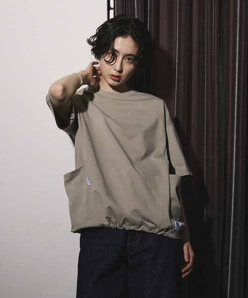 Russell Athletic(ラッセルアスレティック)の「限定展開 RUSSELL ATHLETIC×FREAK'S STORE ラッセル アスレチック 別注 ビッグシルエット ヘムコード サイドポケット Tシャツ(Tシャツ/カットソー・メンズ・ホワイト/ブラック/グレイッシュベージュ/スミクロ・LARGE/MEDIUM/SMALL)」の11枚目の写真