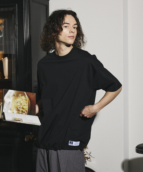 Russell Athletic(ラッセルアスレティック)の「限定展開 RUSSELL ATHLETIC×FREAK'S STORE ラッセル アスレチック 別注 ビッグシルエット ヘムコード サイドポケット Tシャツ(Tシャツ/カットソー・メンズ・ホワイト/ブラック/グレイッシュベージュ/スミクロ・LARGE/MEDIUM/SMALL)」の16枚目の写真