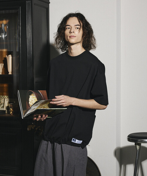Russell Athletic(ラッセルアスレティック)の「限定展開 RUSSELL ATHLETIC×FREAK'S STORE ラッセル アスレチック 別注 ビッグシルエット ヘムコード サイドポケット Tシャツ(Tシャツ/カットソー・メンズ・ホワイト/ブラック/グレイッシュベージュ/スミクロ・LARGE/MEDIUM/SMALL)」の7枚目の写真