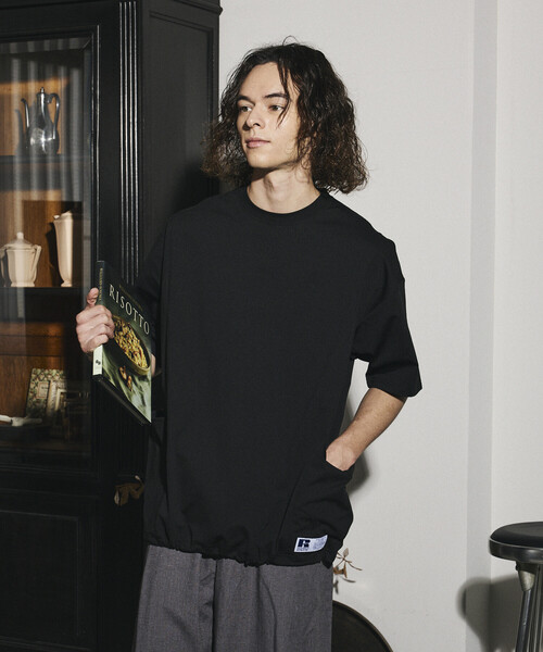 Russell Athletic(ラッセルアスレティック)の「限定展開 RUSSELL ATHLETIC×FREAK'S STORE ラッセル アスレチック 別注 ビッグシルエット ヘムコード サイドポケット Tシャツ(Tシャツ/カットソー・メンズ・ホワイト/ブラック/グレイッシュベージュ/スミクロ・LARGE/MEDIUM/SMALL)」の8枚目の写真