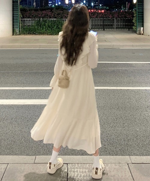 SallyLunn(サリーラン)の「ドレープフリルロングワンピース(ワンピース・レディース・ホワイト・X-LARGE/MEDIUM/LARGE)」の6枚目の写真