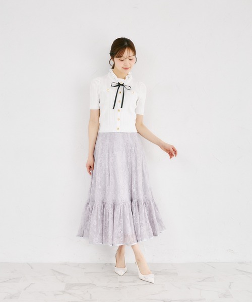 tocco closet(トッコ クローゼット)の「リボン&フリル付きミニケーブルリブニットカーディガン(カーディガン/ボレロ・レディース・オフホワイト/ネイビー・M)」の3枚目の写真