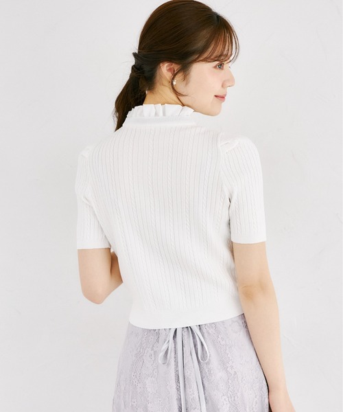 tocco closet(トッコ クローゼット)の「リボン&フリル付きミニケーブルリブニットカーディガン(カーディガン/ボレロ・レディース・オフホワイト/ネイビー・M)」の10枚目の写真