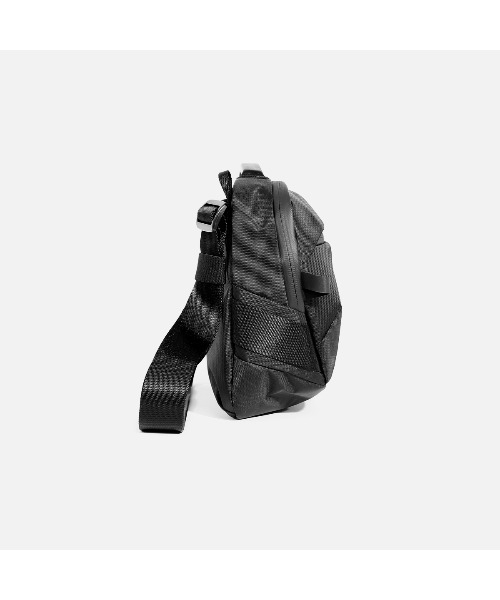 Aer（エアー）の「AER　Day Sling 4 Max X-Pac　/　AER-29074（ショルダーバッグ・メンズ・ブラック・FREE）」の6枚目の写真