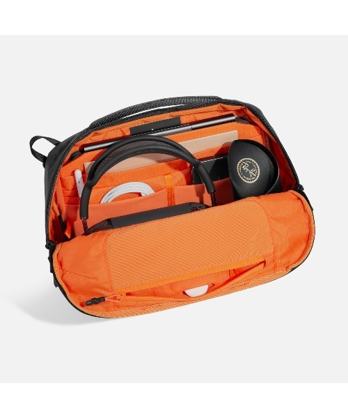 Aer（エアー）の「AER　Day Sling 4 Max X-Pac　/　AER-29074（ショルダーバッグ・メンズ・ブラック・FREE）」の7枚目の写真