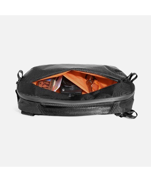 Aer（エアー）の「AER　Day Sling 4 Max X-Pac　/　AER-29074（ショルダーバッグ・メンズ・ブラック・FREE）」の8枚目の写真