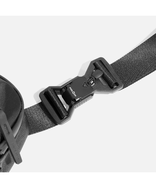 Aer（エアー）の「AER　Day Sling 4 Max X-Pac　/　AER-29074（ショルダーバッグ・メンズ・ブラック・FREE）」の11枚目の写真