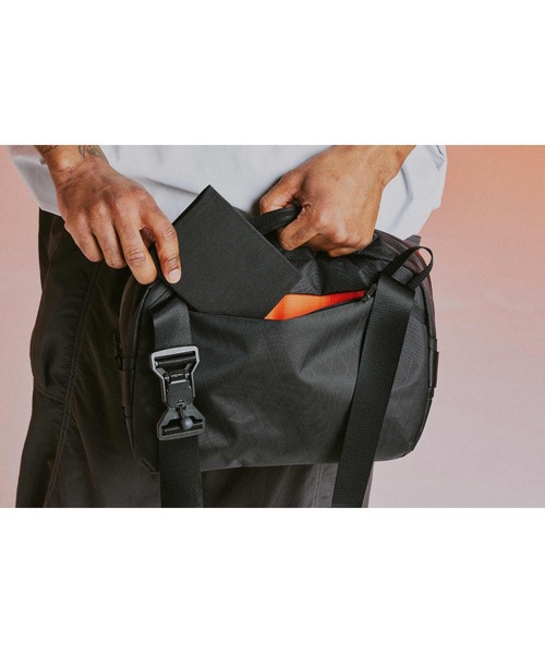 Aer（エアー）の「AER　Day Sling 4 Max X-Pac　/　AER-29074（ショルダーバッグ・メンズ・ブラック・FREE）」の15枚目の写真