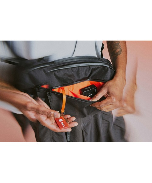 Aer（エアー）の「AER　Day Sling 4 Max X-Pac　/　AER-29074（ショルダーバッグ・メンズ・ブラック・FREE）」の21枚目の写真