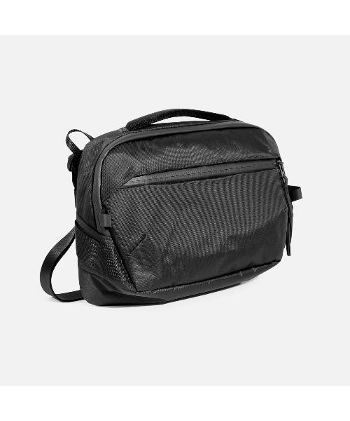 Aer（エアー）の「AER　Day Sling 4 Max X-Pac　/　AER-29074（ショルダーバッグ・メンズ・ブラック・FREE）」の2枚目の写真