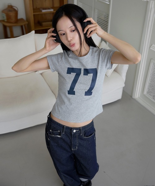 UNE MANSION(ユヌマンション)の「パステルナンバリングプリント半袖Tシャツ(Tシャツ/カットソー・レディース・ホワイト/イエロー/スカイブルー/グレー・FREE)」の3枚目の写真