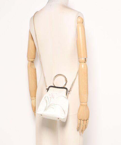 IMARI（イマリ）の「【 IMARI / イマリ 】 リング ハンドル 刺繍 ハンドバッグ（ハンドバッグ・レディース・アイボリー・FREE）」の2枚目の写真