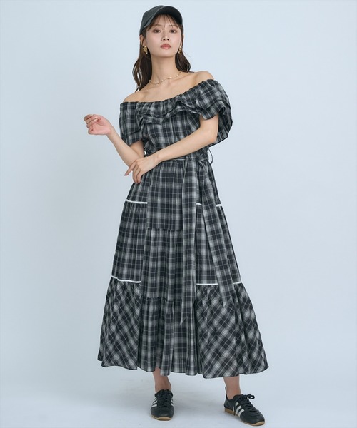 AND COUTURE(アンドクチュール)の「オフショルチェックフレアワンピース(ワンピース・レディース・ホワイト系その他/ブルー系その他/ブラック系その他・FREE)」の19枚目の写真