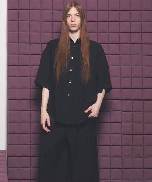 MAISON SPECIAL(メゾンスペシャル)の「《UNISEX》Gathered Ruffle Switching Prime-Over Short Sleeve Shirt/フリルギャザー切替プライムオーバーショートスリーブシャツ【MAISON SPECIAL/メゾンスペシャル】■セットアップ対応■(シャツ/ブラウス・メンズ・ブラック/アイボリー・2/1/0)」の15枚目の写真
