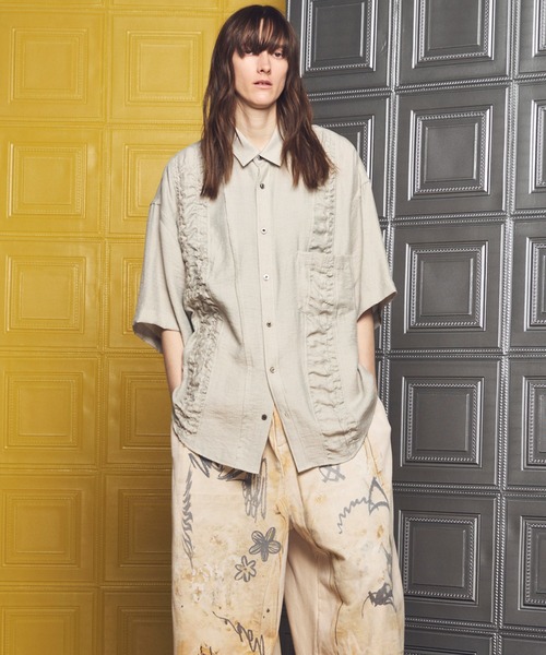 MAISON SPECIAL(メゾンスペシャル)の「《UNISEX》Gathered Ruffle Switching Prime-Over Short Sleeve Shirt/フリルギャザー切替プライムオーバーショートスリーブシャツ【MAISON SPECIAL/メゾンスペシャル】■セットアップ対応■(シャツ/ブラウス・メンズ・ブラック/アイボリー・2/1/0)」の11枚目の写真