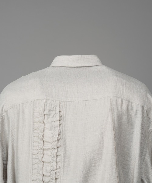 MAISON SPECIAL(メゾンスペシャル)の「《UNISEX》Gathered Ruffle Switching Prime-Over Short Sleeve Shirt/フリルギャザー切替プライムオーバーショートスリーブシャツ【MAISON SPECIAL/メゾンスペシャル】■セットアップ対応■(シャツ/ブラウス・メンズ・ブラック/アイボリー・2/1/0)」の8枚目の写真
