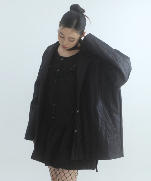 MOIREMOA(モアレモア)の「Lustre Fold-Back Jacket-Black(ナイロンジャケット・レディース・その他・FREE)」の4枚目の写真