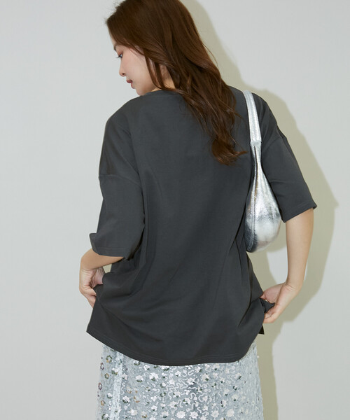 PUBLUX（パブリュクス）の「PUBLUX/パブリュクス 花 ニュアンス アート ボックスプリント ビッグシルエット Tシャツ　限定展開（Tシャツ/カットソー・レディース・ベージュ/チャコールグレー/オフホワイト・ﾌﾘ-）」の6枚目の写真