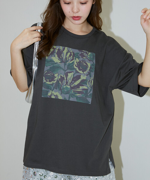 PUBLUX（パブリュクス）の「PUBLUX/パブリュクス 花 ニュアンス アート ボックスプリント ビッグシルエット Tシャツ　限定展開（Tシャツ/カットソー・レディース・ベージュ/チャコールグレー/オフホワイト・ﾌﾘ-）」の7枚目の写真