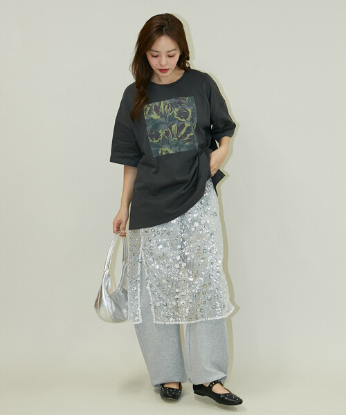 PUBLUX（パブリュクス）の「PUBLUX/パブリュクス 花 ニュアンス アート ボックスプリント ビッグシルエット Tシャツ　限定展開（Tシャツ/カットソー・レディース・ベージュ/チャコールグレー/オフホワイト・ﾌﾘ-）」の8枚目の写真