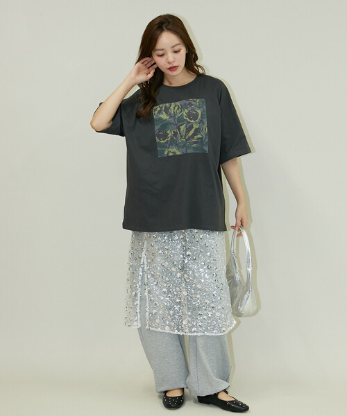 PUBLUX（パブリュクス）の「PUBLUX/パブリュクス 花 ニュアンス アート ボックスプリント ビッグシルエット Tシャツ　限定展開（Tシャツ/カットソー・レディース・ベージュ/チャコールグレー/オフホワイト・ﾌﾘ-）」の10枚目の写真