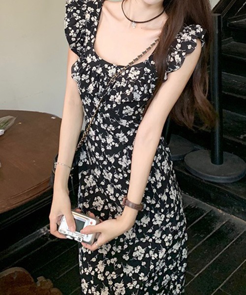 mielu(ミエル)の「フラワーフリルロングワンピース(ワンピース・レディース・ブラック・LARGE/MEDIUM/SMALL)」の1枚目の写真