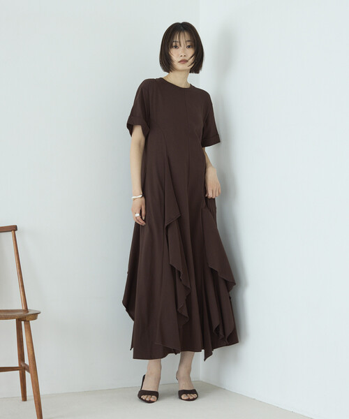 Firsthand(ファーストハンド)の「Firsthand/ファーストハンド オーガニックコットン ドレープフレア ワンピース(ワンピース・レディース・ブラック/チャコールグレー/ブラウン・FREE)」の3枚目の写真