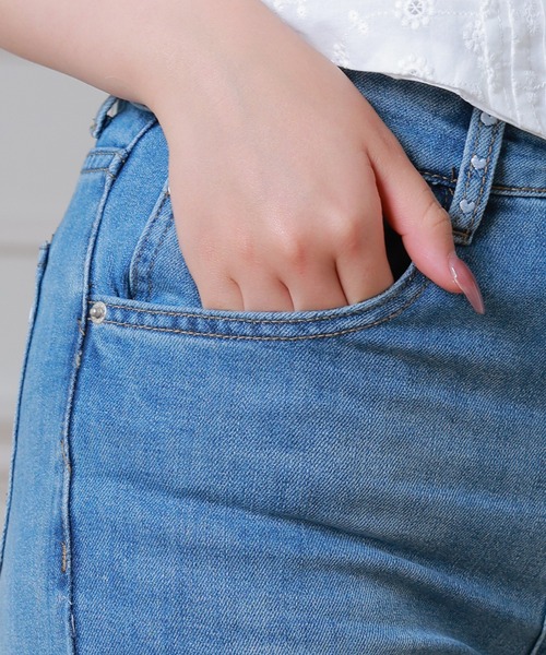 Anely(アネリー)の「Anely ウォッシュ ハイウエスト フレア デニム パンツ(デニムパンツ・レディース・ブルー・M/S/L)」の7枚目の写真