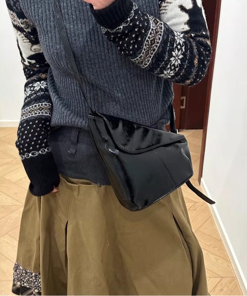 LA VORAGINE(ラ ヴォラジネ)の「オイルワックスレザー 三角ショルダーバッグ 2 色展開 ユニセックス ミニマル(ショルダーバッグ・レディース・ブラック/ピンク・FREE)」の14枚目の写真