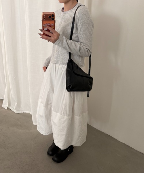 LA VORAGINE(ラ ヴォラジネ)の「オイルワックスレザー 三角ショルダーバッグ 2 色展開 ユニセックス ミニマル(ショルダーバッグ・レディース・ブラック/ピンク・FREE)」の13枚目の写真