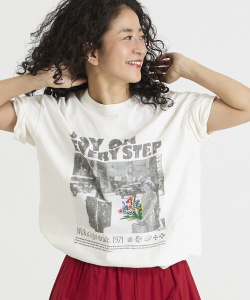 Freada(フリーダ)の「Freada/フリーダ フォトプリント 花刺繍 クルーネック Tシャツ(Tシャツ/カットソー・レディース・ブラック/ホワイト・ONE SIZE)」の7枚目の写真