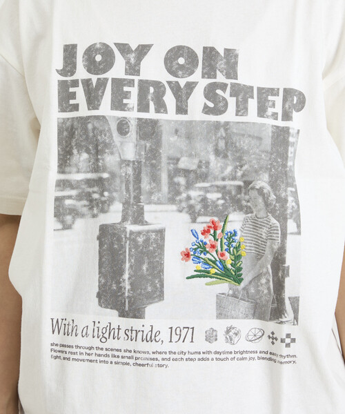 Freada(フリーダ)の「Freada/フリーダ フォトプリント 花刺繍 クルーネック Tシャツ(Tシャツ/カットソー・レディース・ブラック/ホワイト・ONE SIZE)」の17枚目の写真