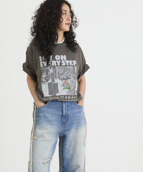 Freada(フリーダ)の「Freada/フリーダ フォトプリント 花刺繍 クルーネック Tシャツ(Tシャツ/カットソー・レディース・ブラック/ホワイト・ONE SIZE)」の20枚目の写真
