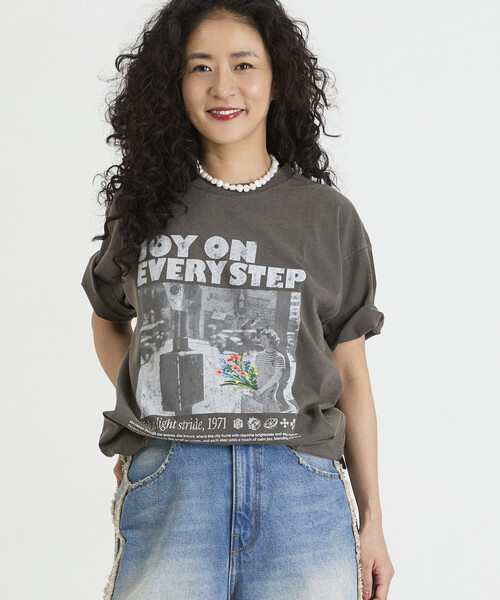 Freada(フリーダ)の「Freada/フリーダ フォトプリント 花刺繍 クルーネック Tシャツ(Tシャツ/カットソー・レディース・ブラック/ホワイト・ONE SIZE)」の11枚目の写真
