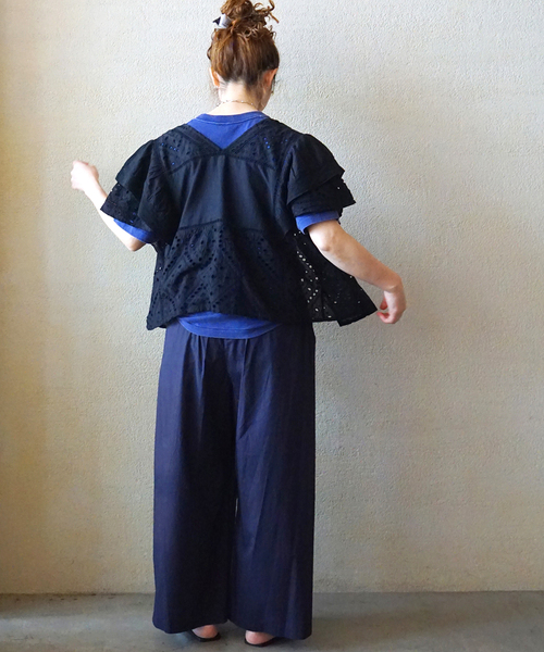 JOURNAL STANDARD LUXE(ジャーナルスタンダード ラックス)の「カットワークレースMIX フリルブラウス(シャツ/ブラウス・レディース・ブラック/ホワイト・FREE)」の4枚目の写真